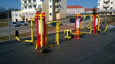 Workout fitnes Nymburk - zvelebení sídliště - duo a trio stroje